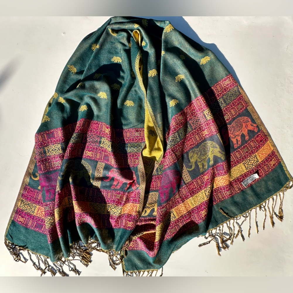 100% Cashmere Pashmina Elegant Green Red / Yellow Elephant Pattern Shawl Scarf